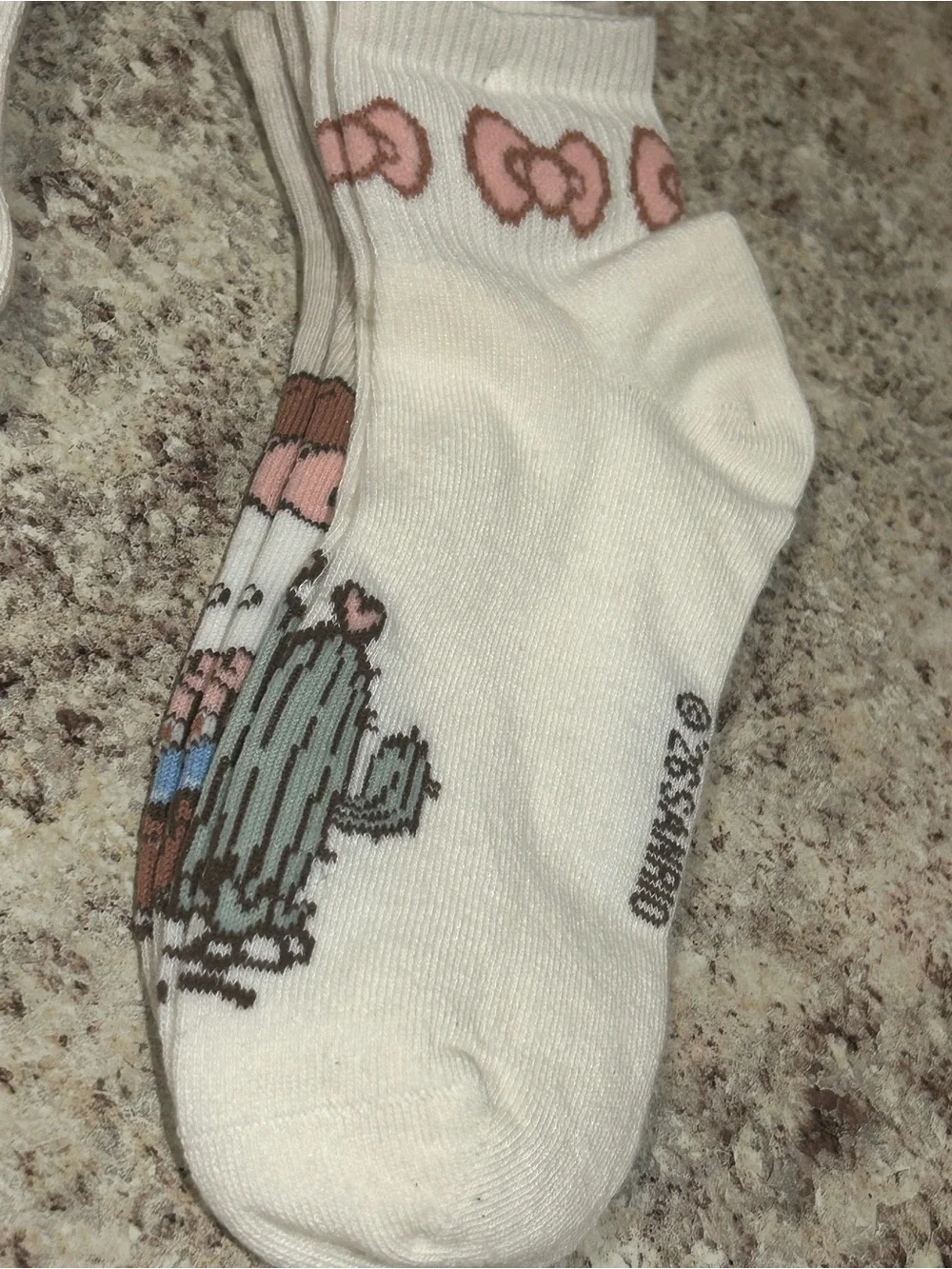 4 Pack Hello Kitty Women’s Socks Shoe Size 4-10  NWT